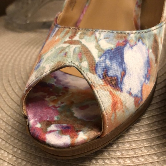 Brand New Bella - Vita Heels, Size 7 - Picture 4 of 7